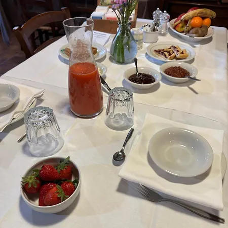 Le Del Tiglio Bed & Breakfast 3*